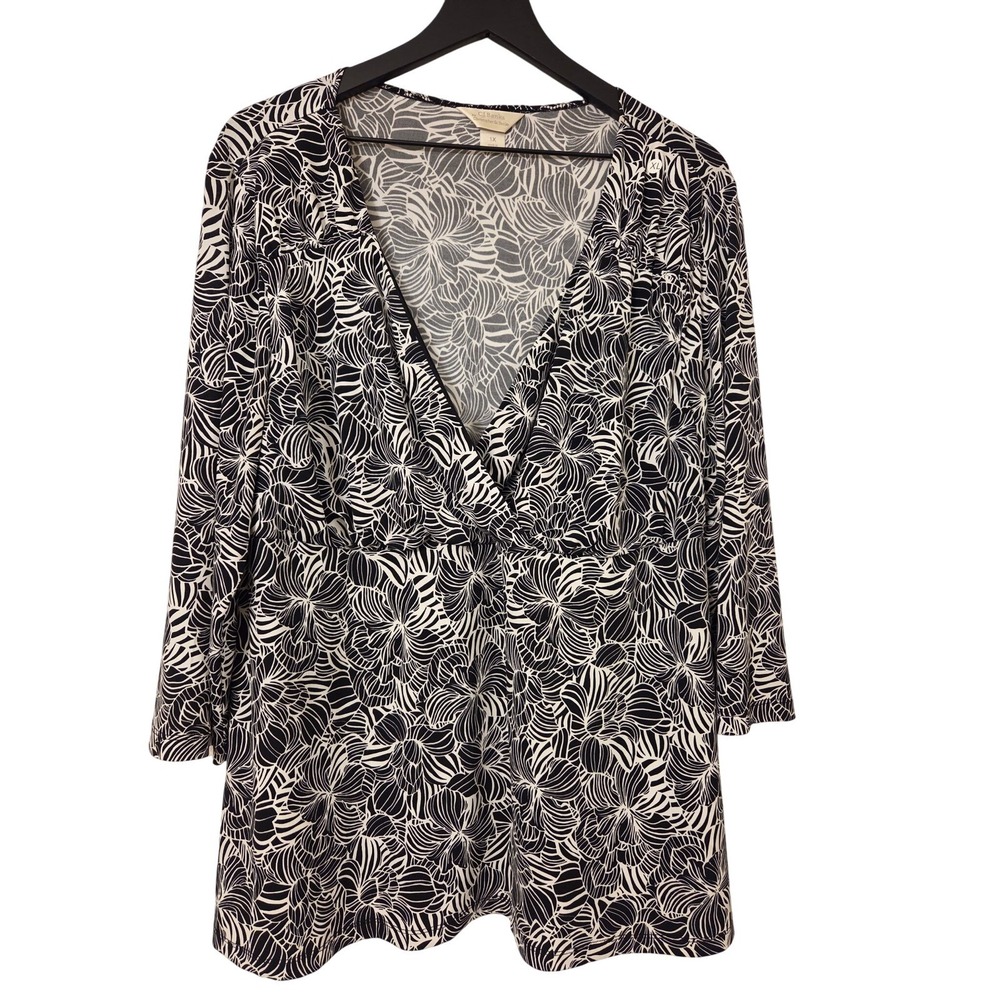 CJ Banks Women 1X Black White Floral Print V-Neck Long‎ Sleeve Tunic Top Shirt